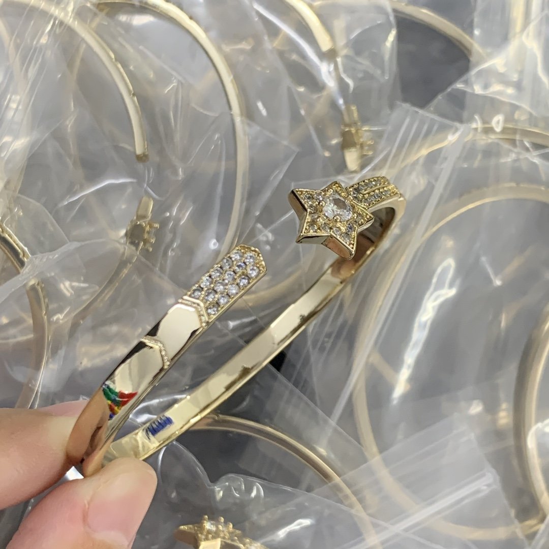 8XC67KDE Stylish Bracelets