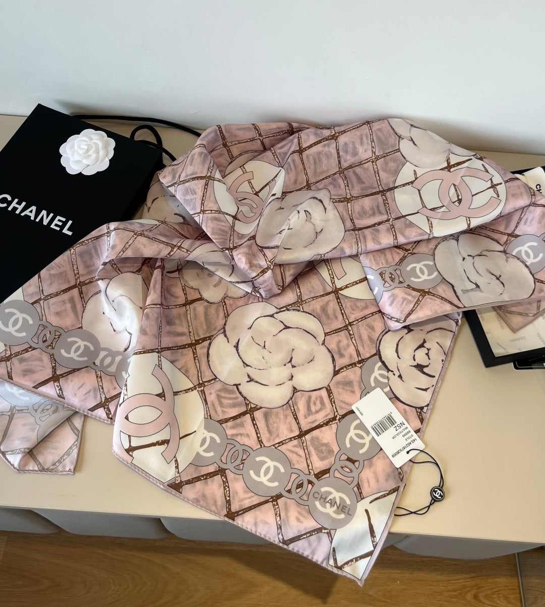 155NC95WDE Stylish Silk Scarve