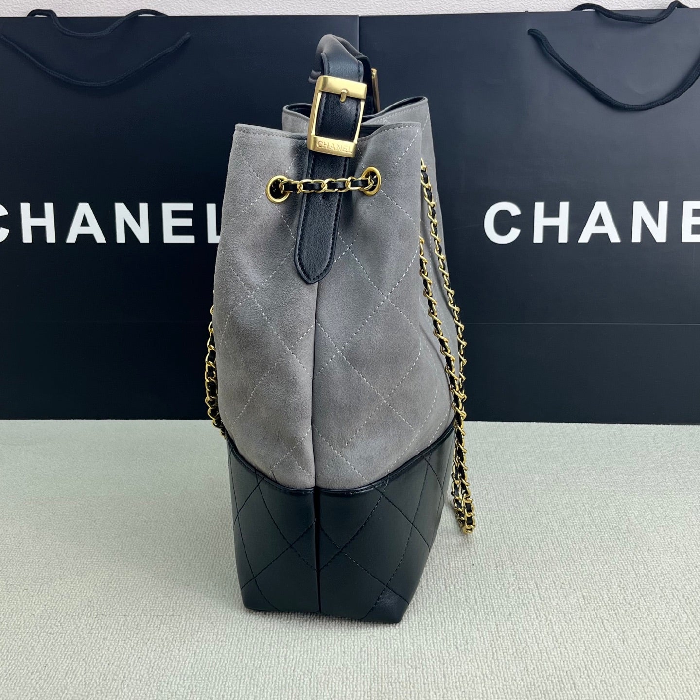 175RC1BDE Stylish leather bag