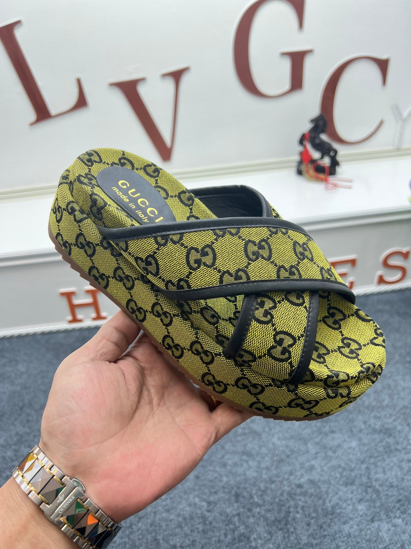 5YB69ZDE Stylish Slippers