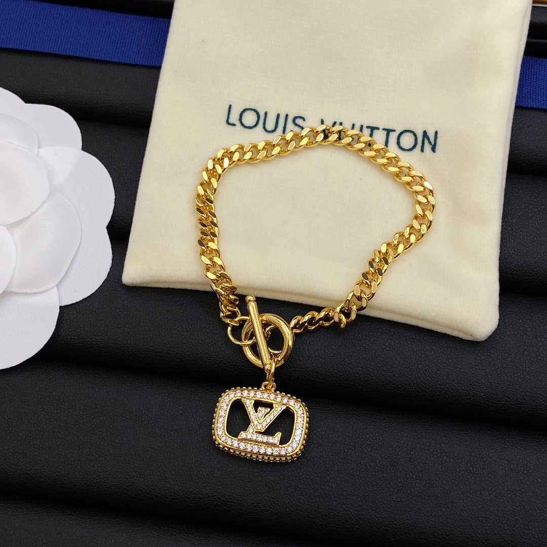 1NE216XDE Stylish Necklaces