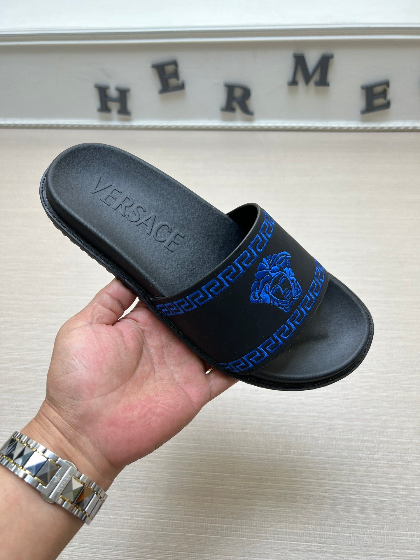 54V53ZDE Stylish slippers