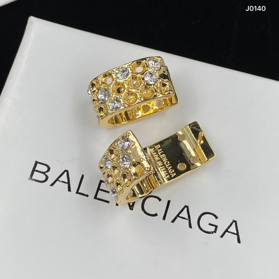 1YJ326EDE Stylish Earrings