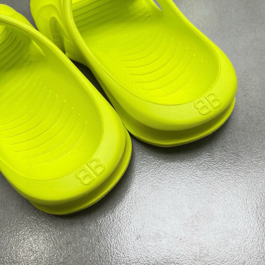 54J40ZDE Stylish slippers