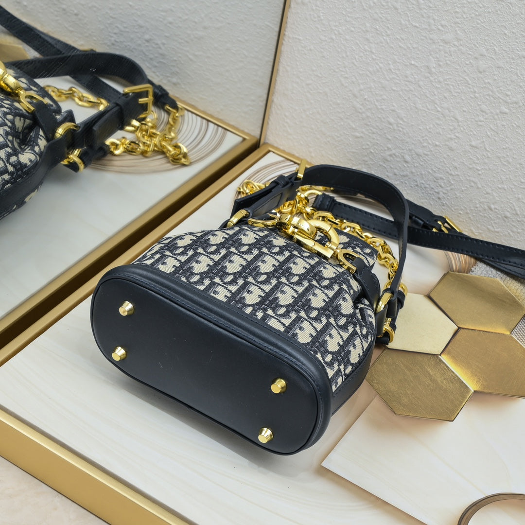 2XD370BDE Stylish leather bag 