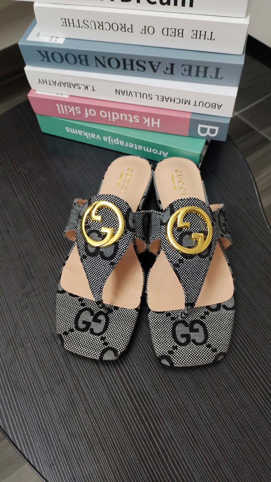 14B99ZDE Stylish slippers