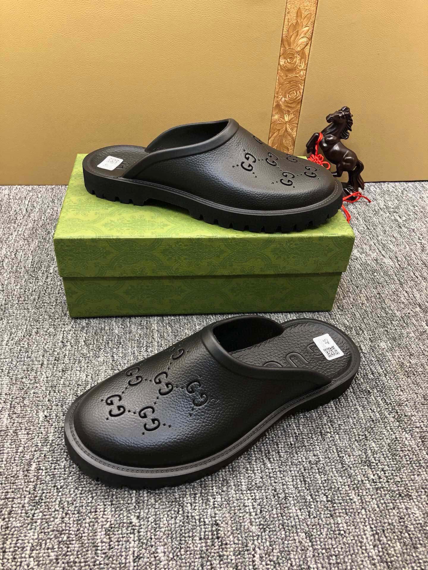 5WB243ZDE Stylish Slippers