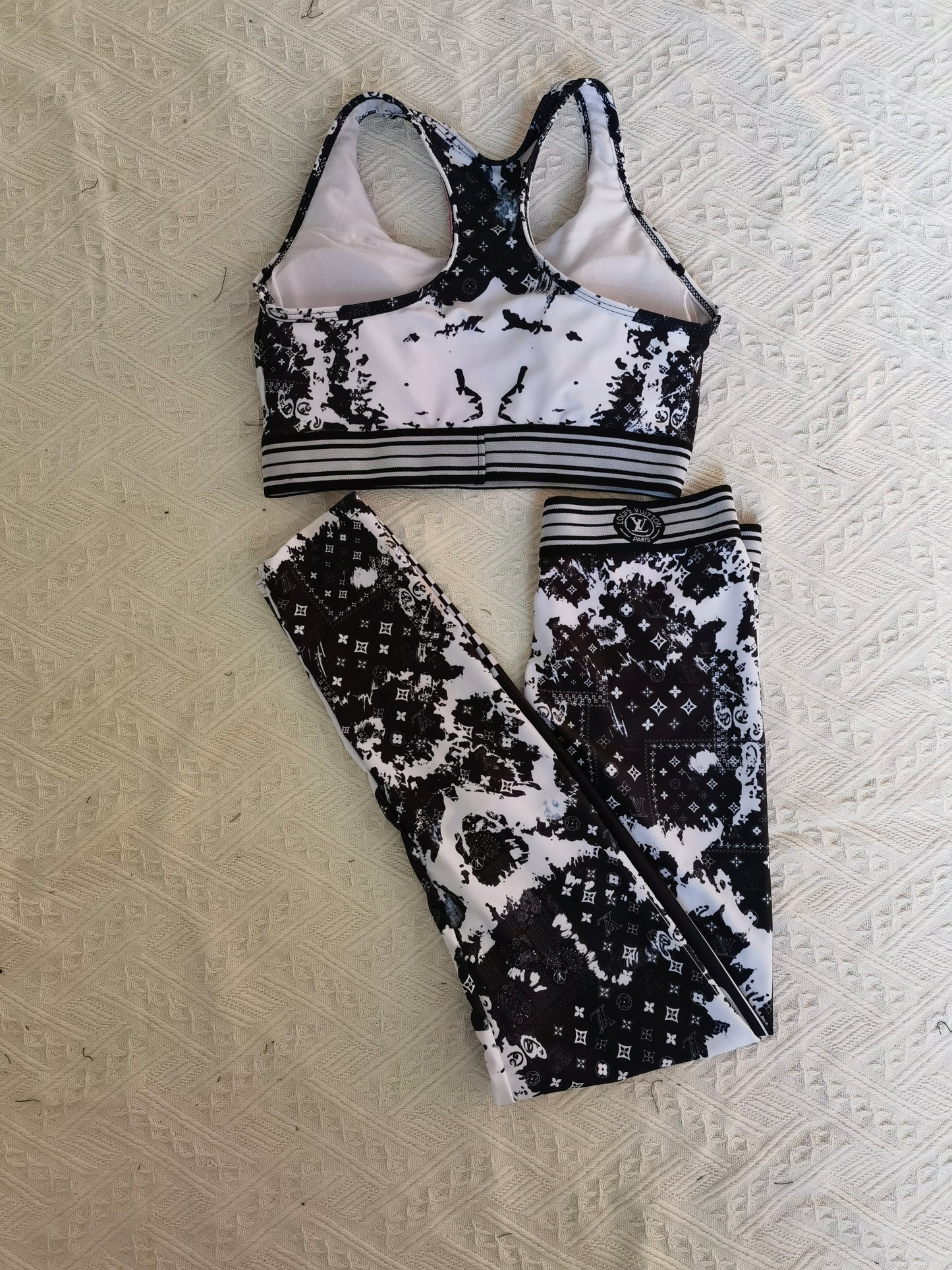 14E38YDE Stylish Long sleeve swimsuit