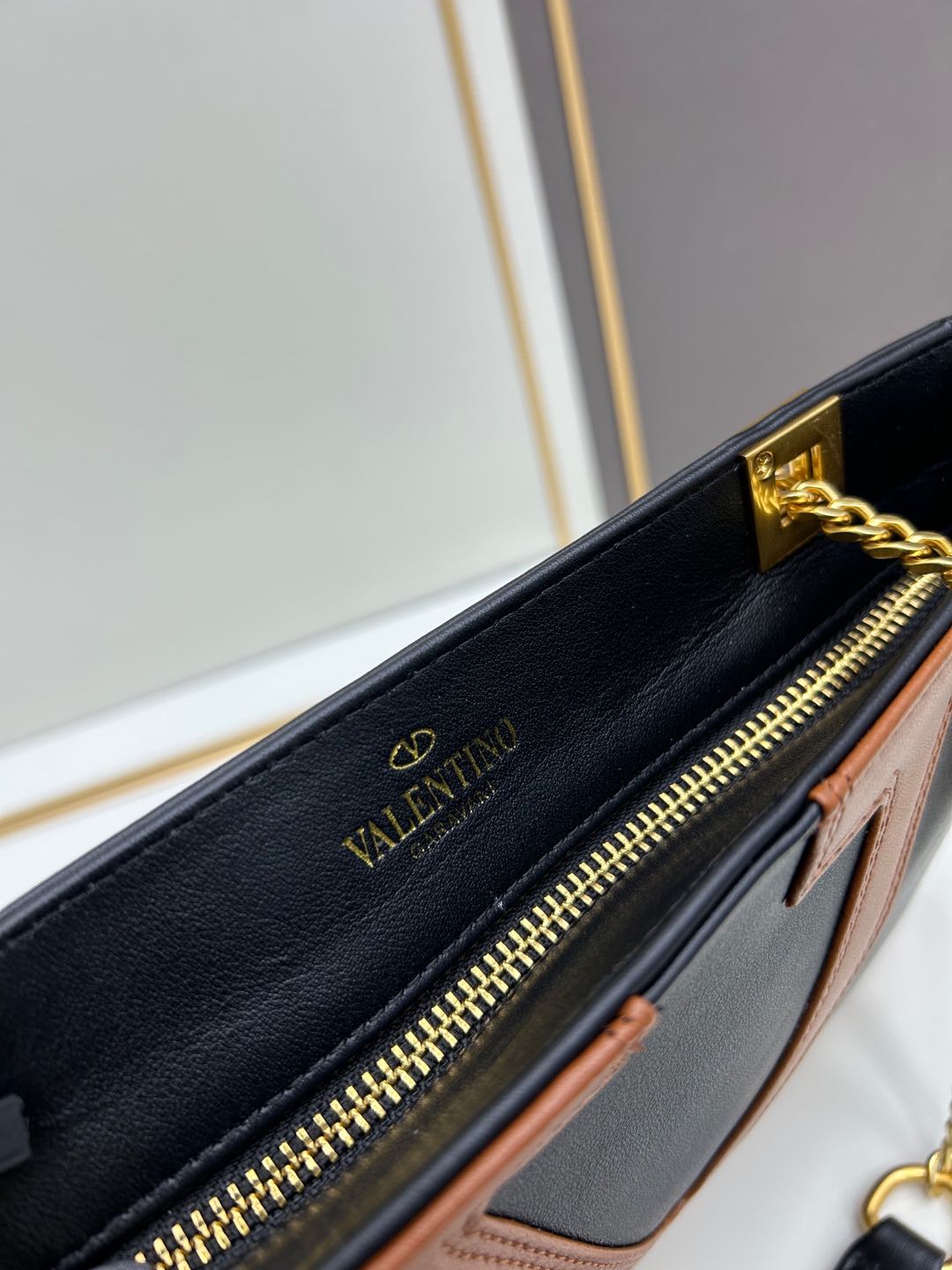 2WVL47BDE Stylish leather bag