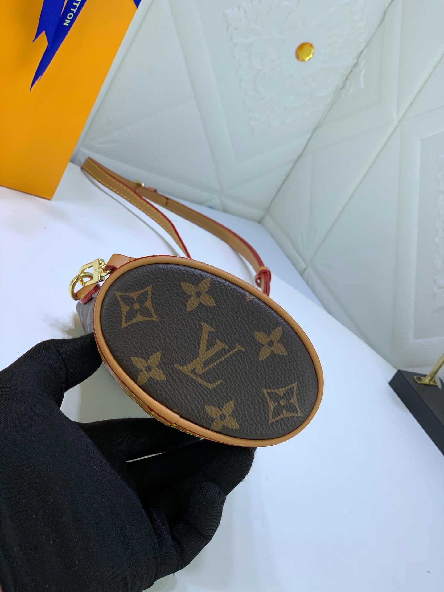 2WE48BDE Stylish leather bag