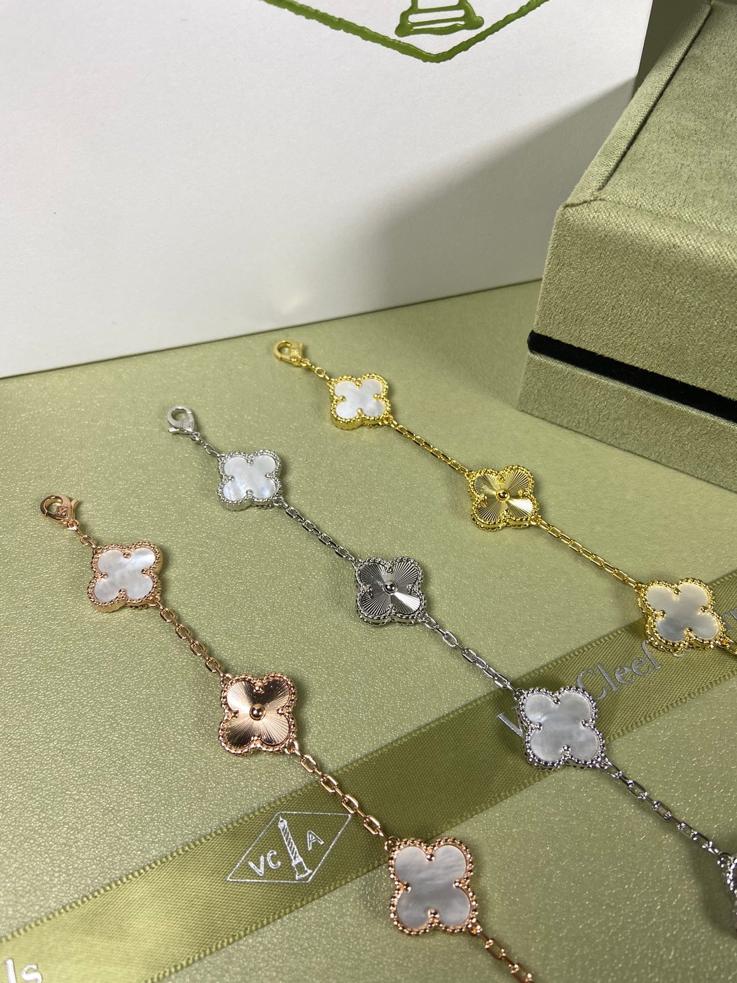 5XVA181KDE Stylish bracelets  5 flowers normal size1.5cm flower