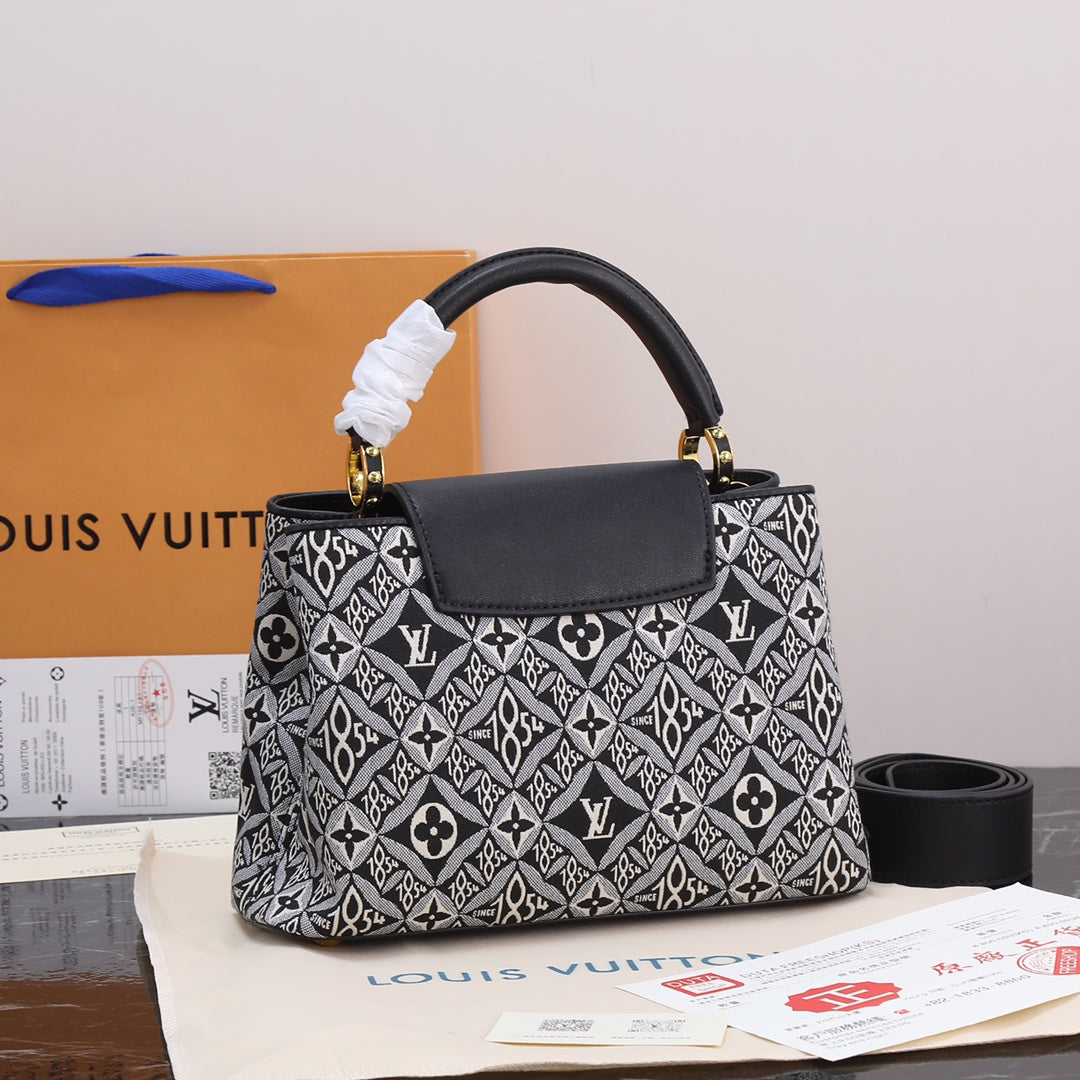 1XE441BDE Stylish leather bag