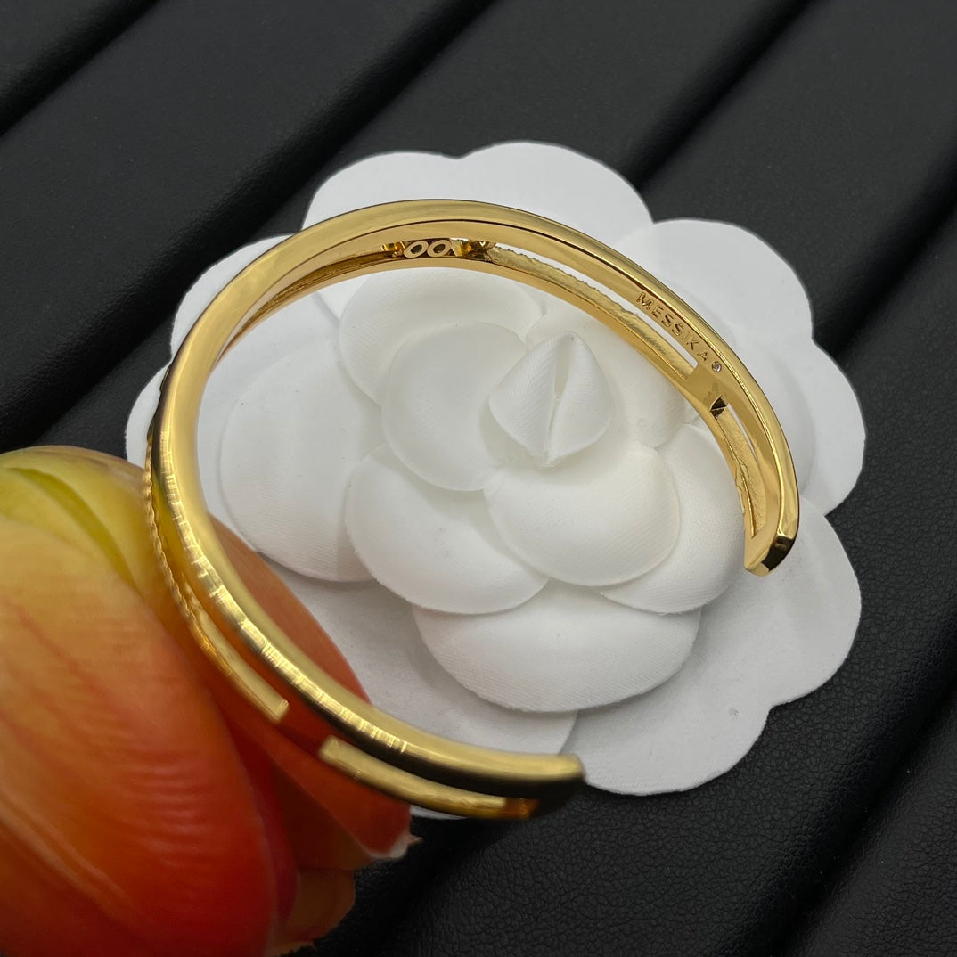 14A762KDE Stylish Bracelets