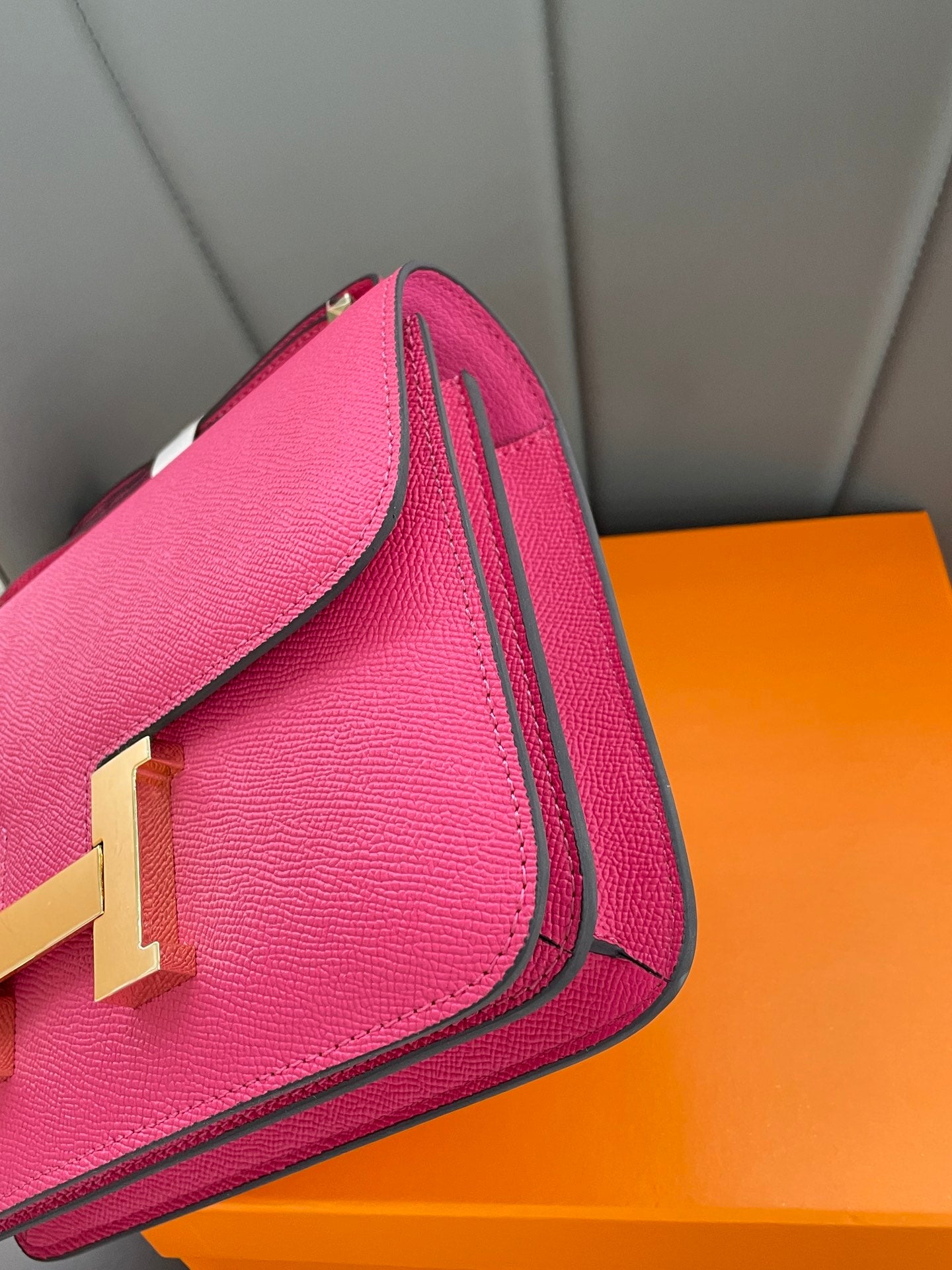 155NH63BDE Stylish leather bag