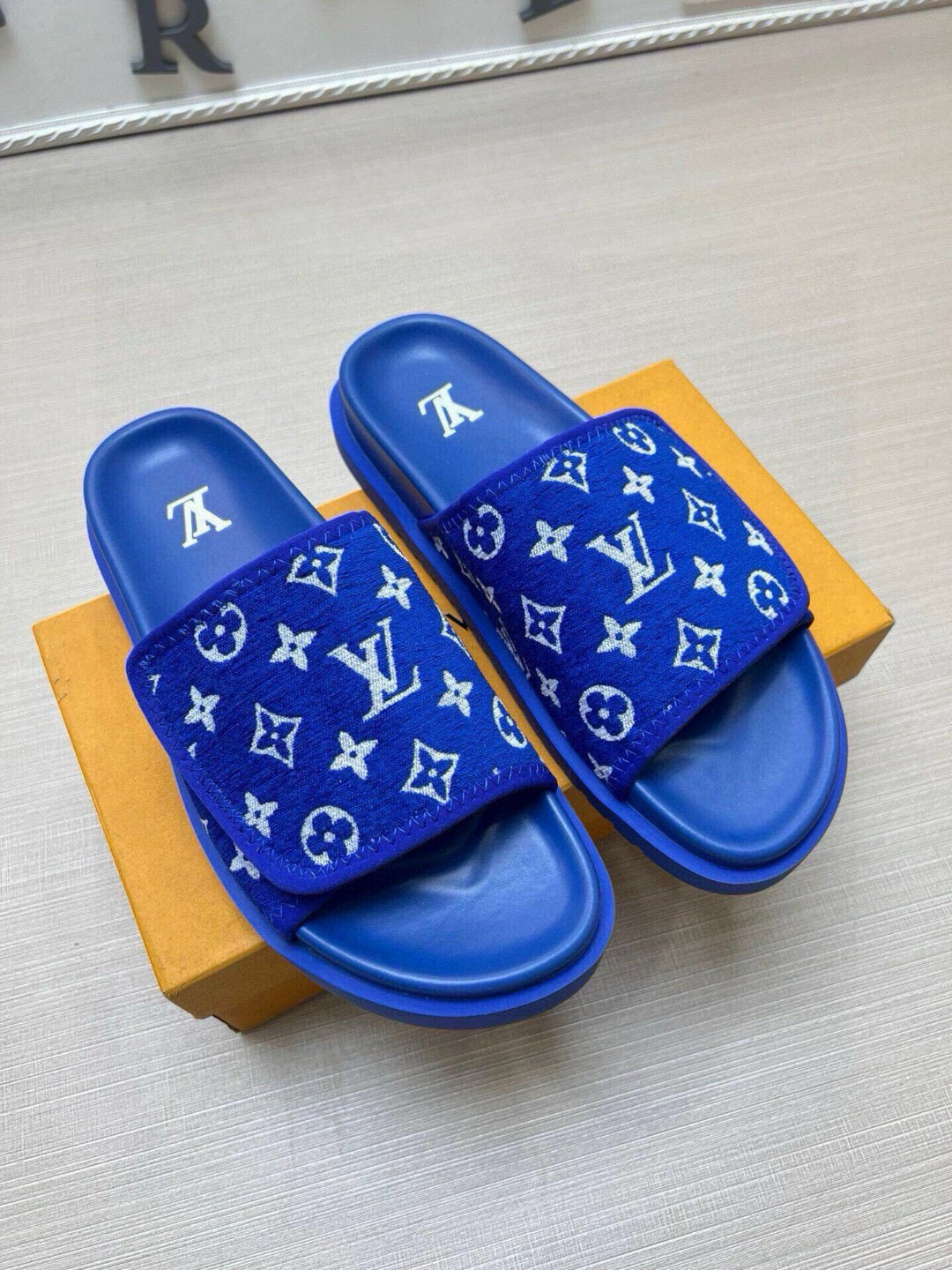 5QE4ZDE Stylish Slippers