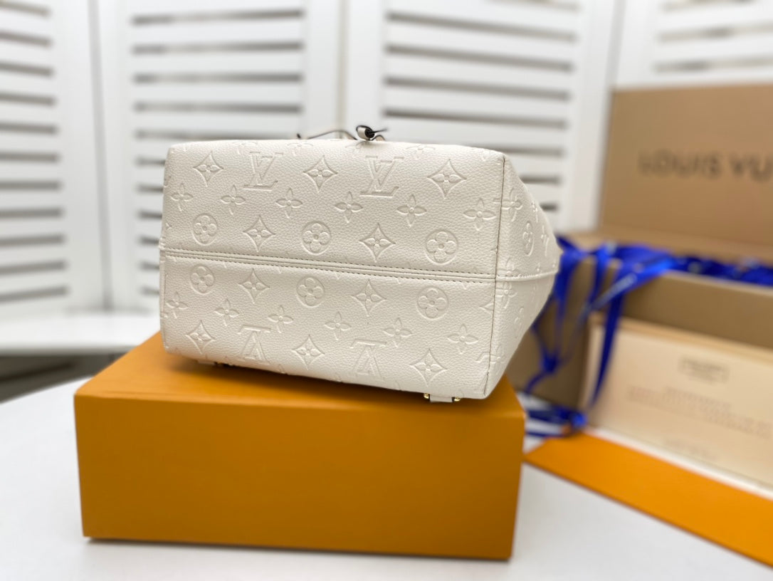 2XE37BDE Stylish leather bag 