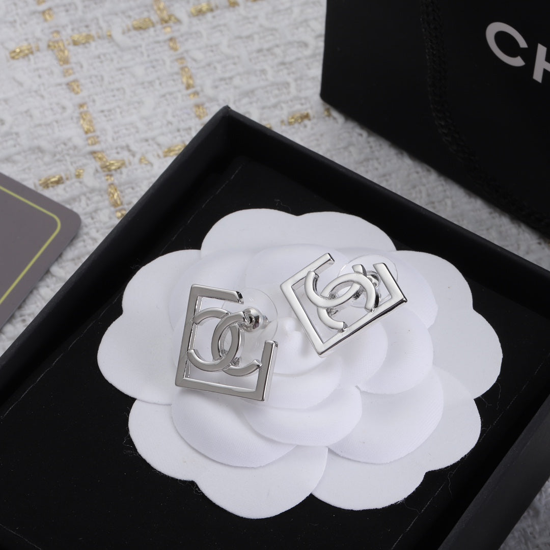 14C222EDE Stylish Earrings