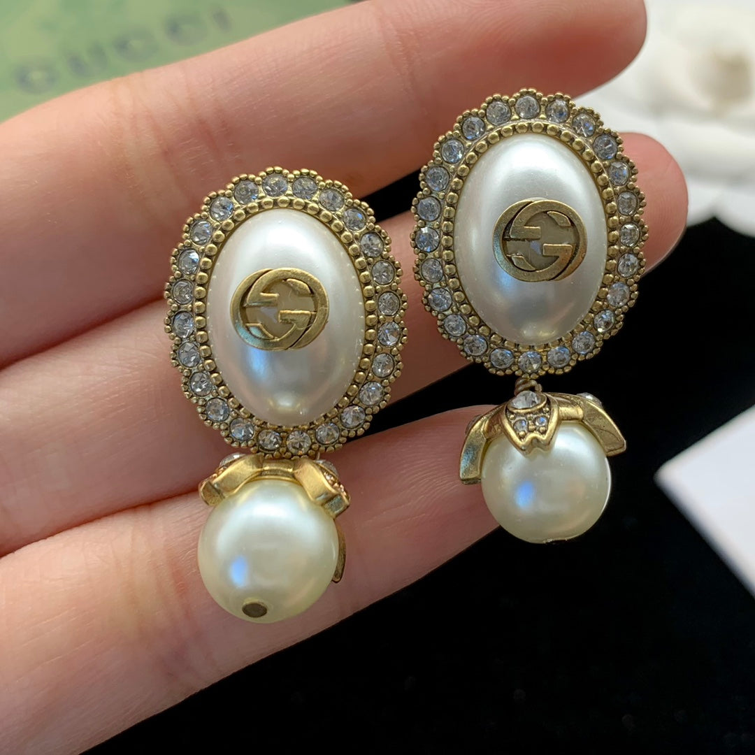 1YB64EDE Stylish Earrings