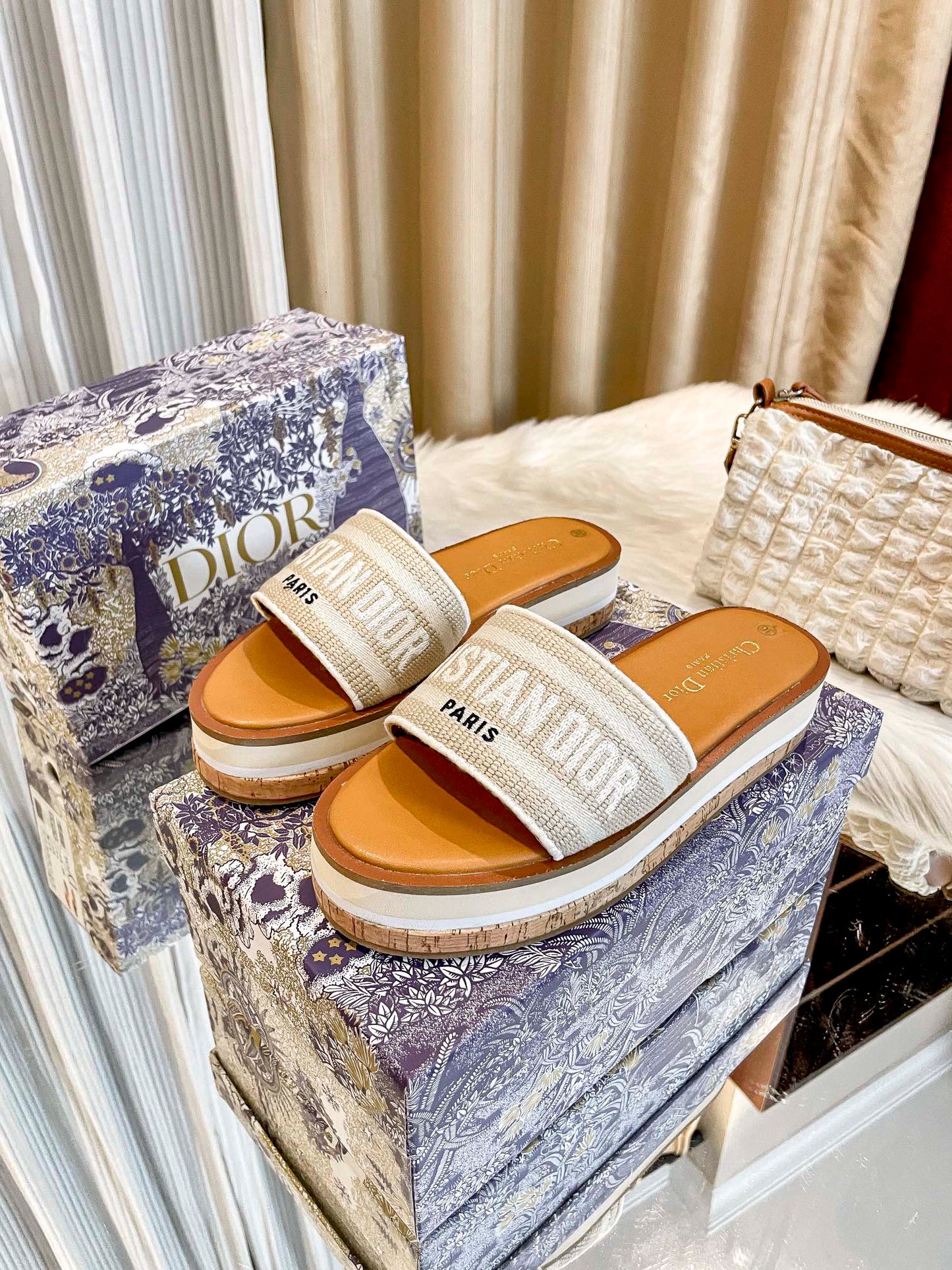 1LD22ZDE Stylish slippers