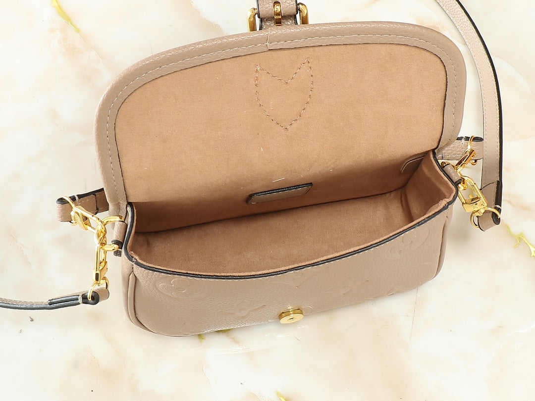 15XE3BDE Stylish leather bag