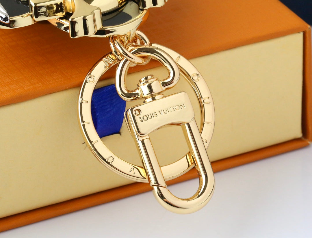 14E66ADE Stylish key closure