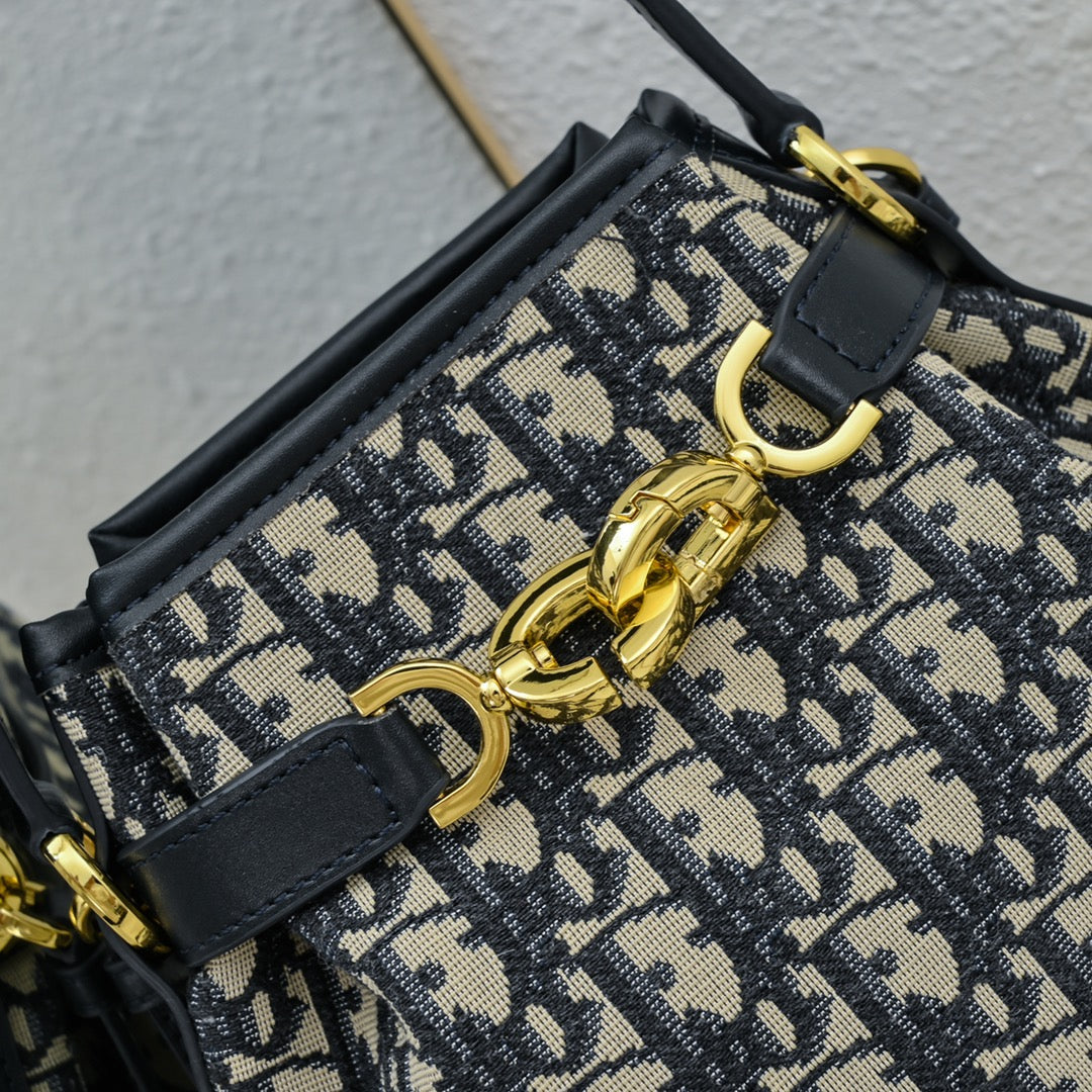 2XD370BDE Stylish leather bag 