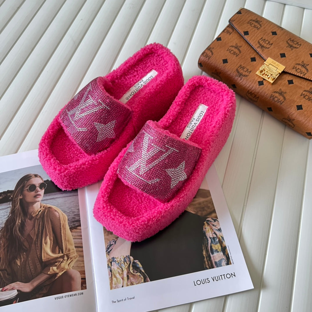 14E91ZDE Stylish Slippers