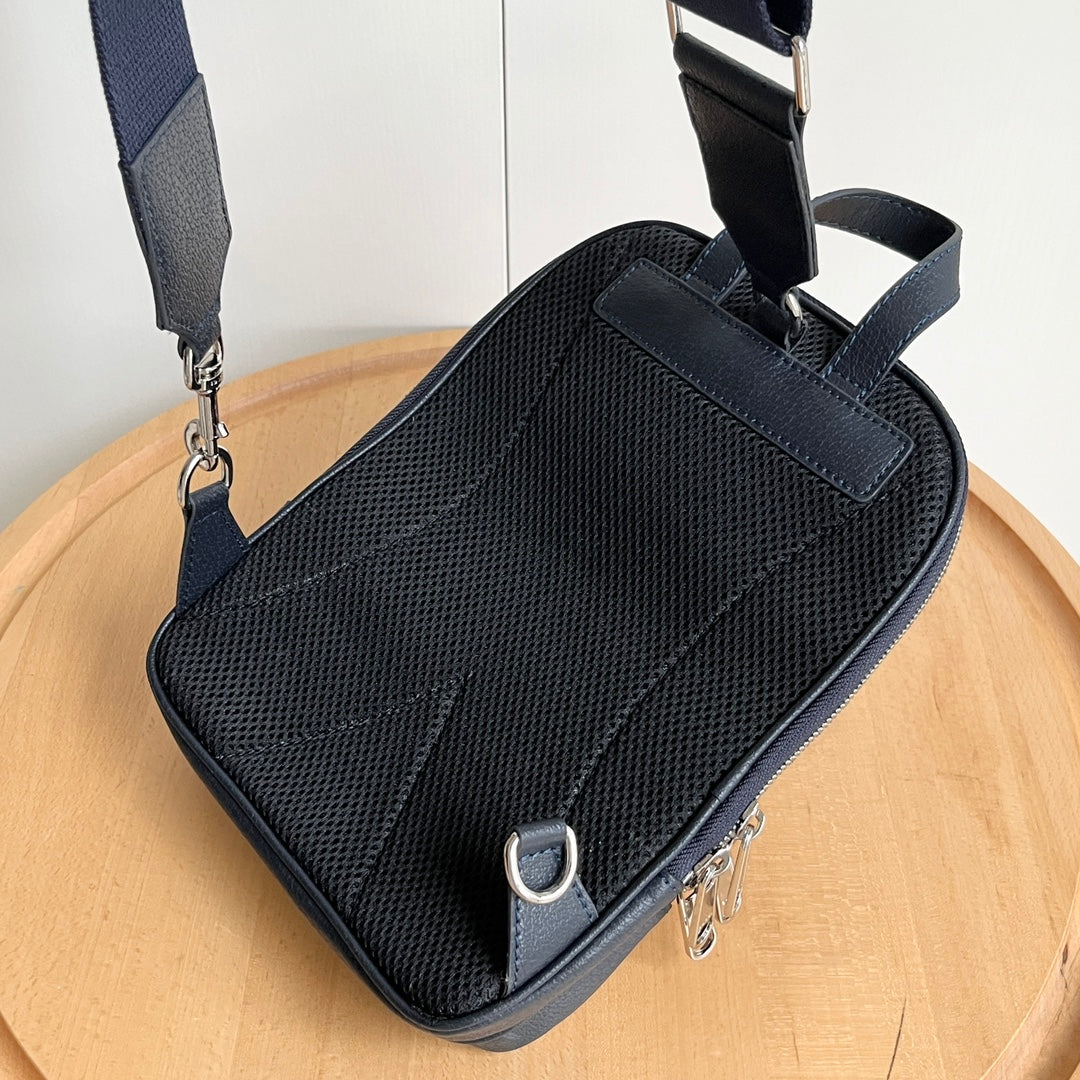175NB111BDE Stylish leather bag