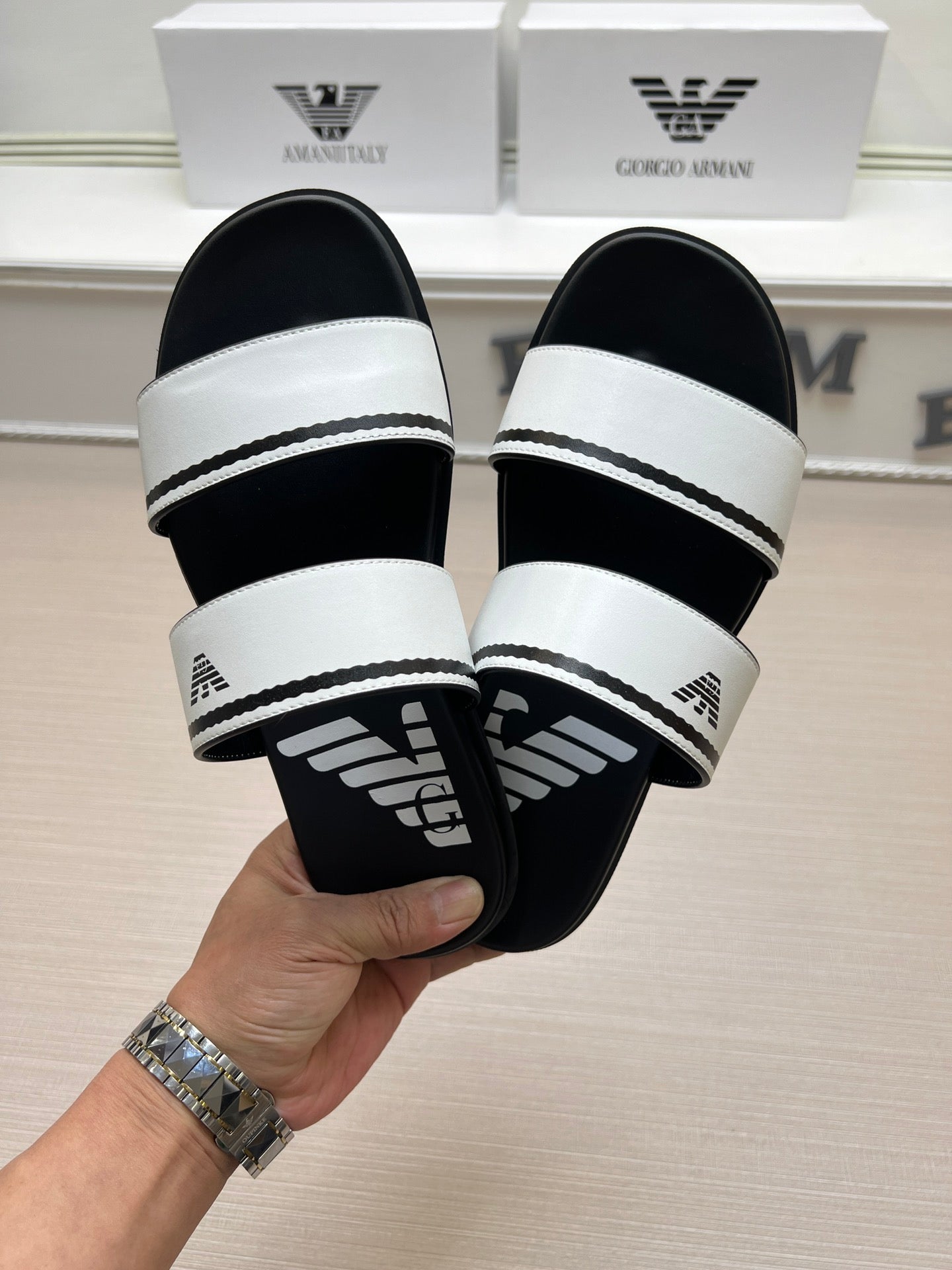 54A103ZDE Stylish slippers