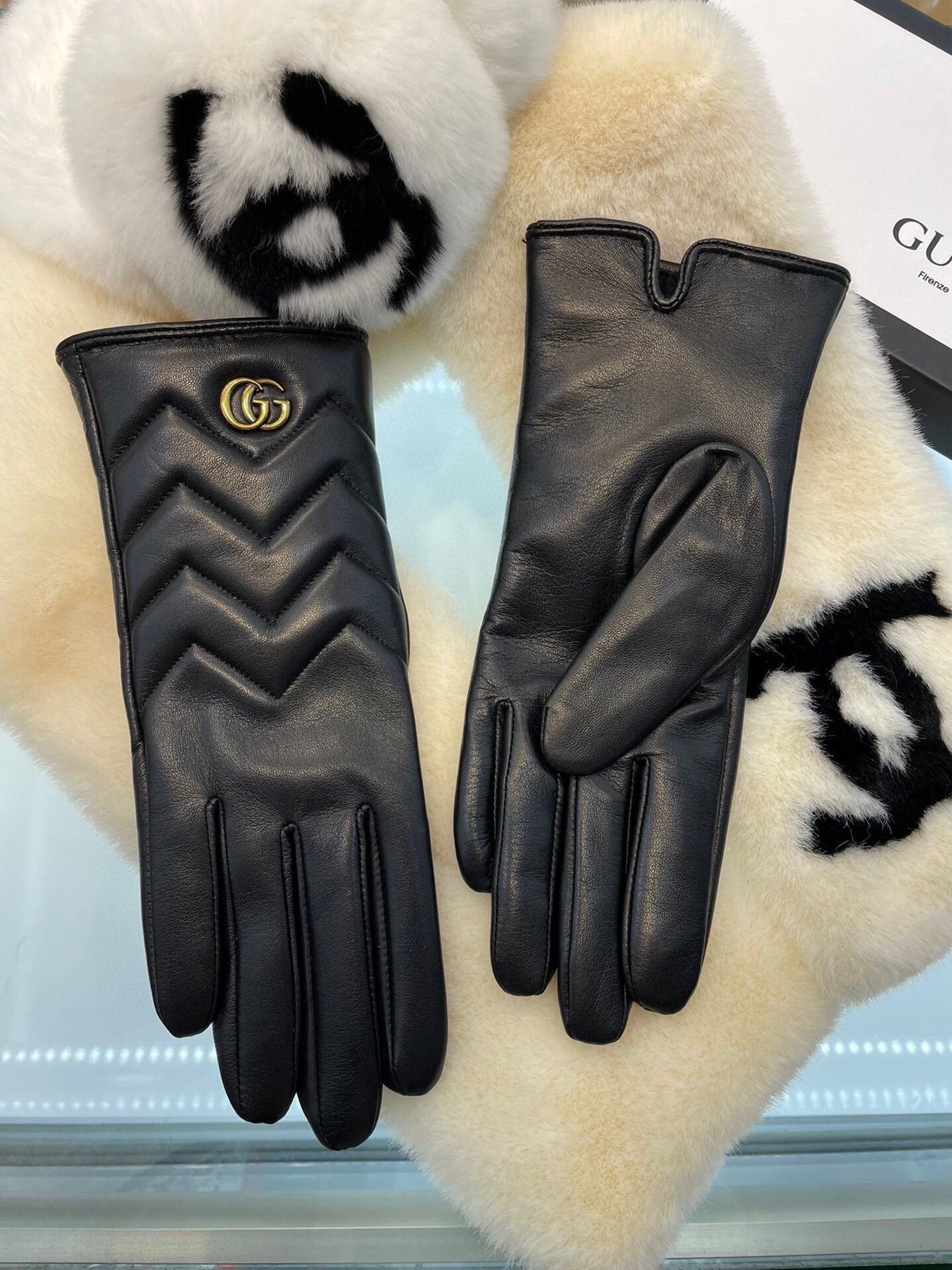 14B28SDE Stylish sheepskin gloves