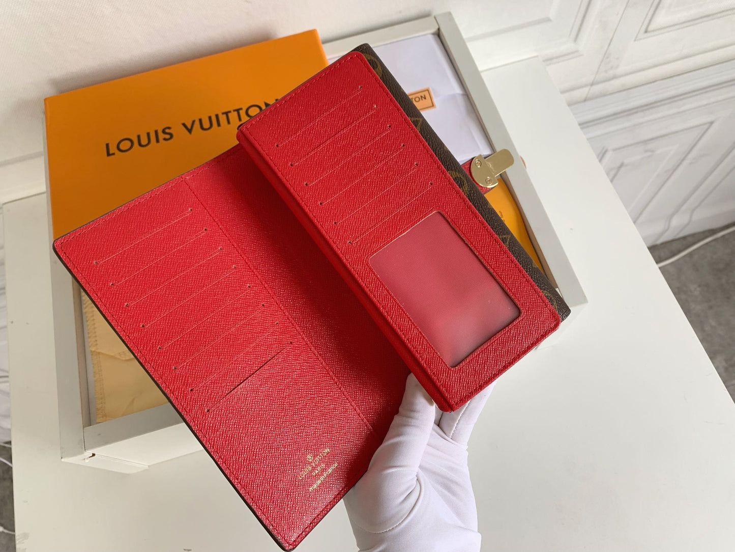 1XE73BDE Stylish leather wallets with package