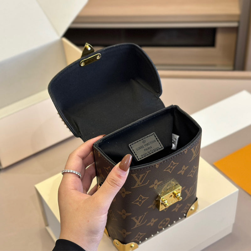 6XE135BDE Stylish leather bag 