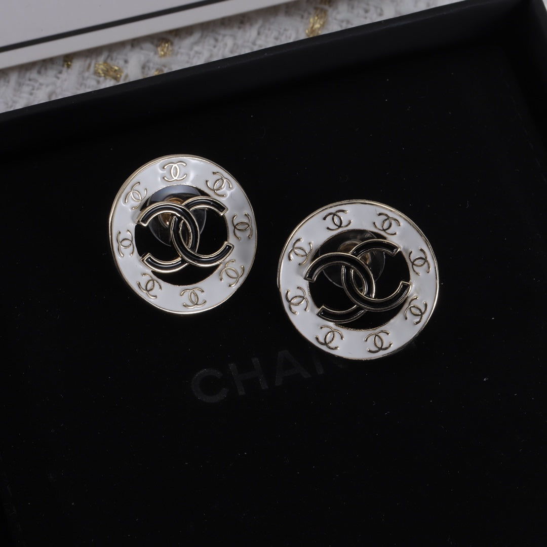 14C421EDE Stylish Earrings