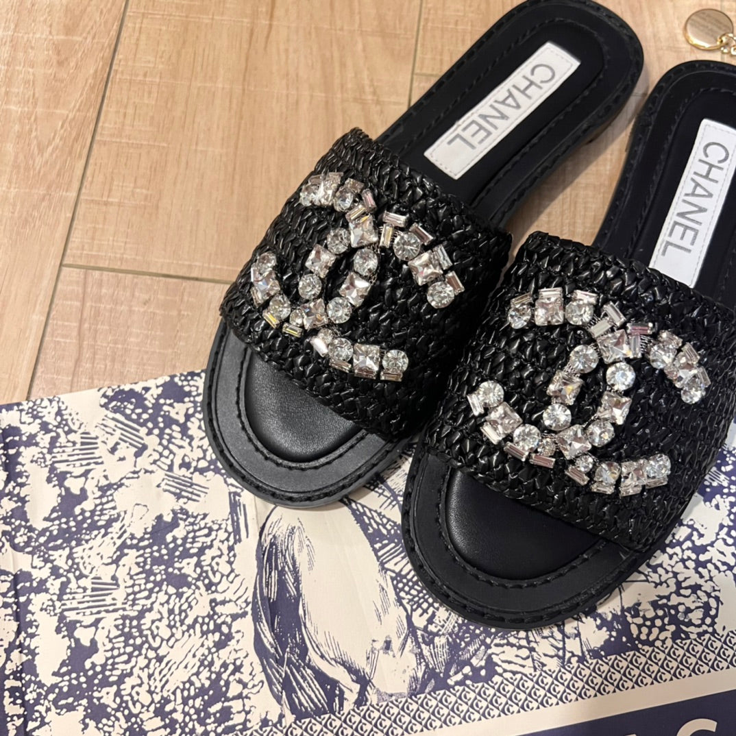 14C68ZDE Stylish slippers