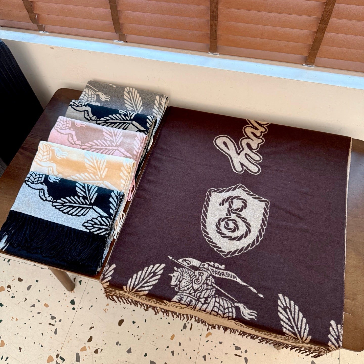 185ZR37WDE Stylish Winter Scarves