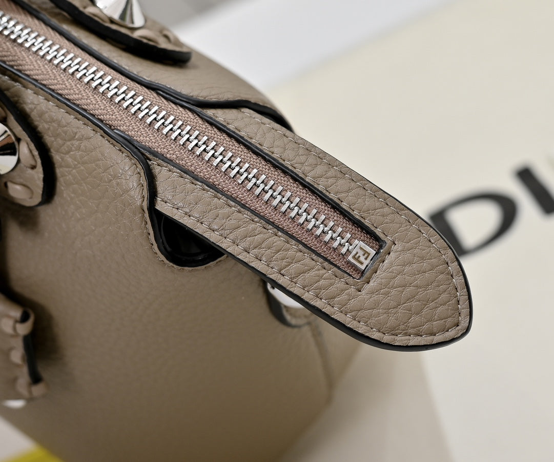 1WF109BDE Stylish leather bag