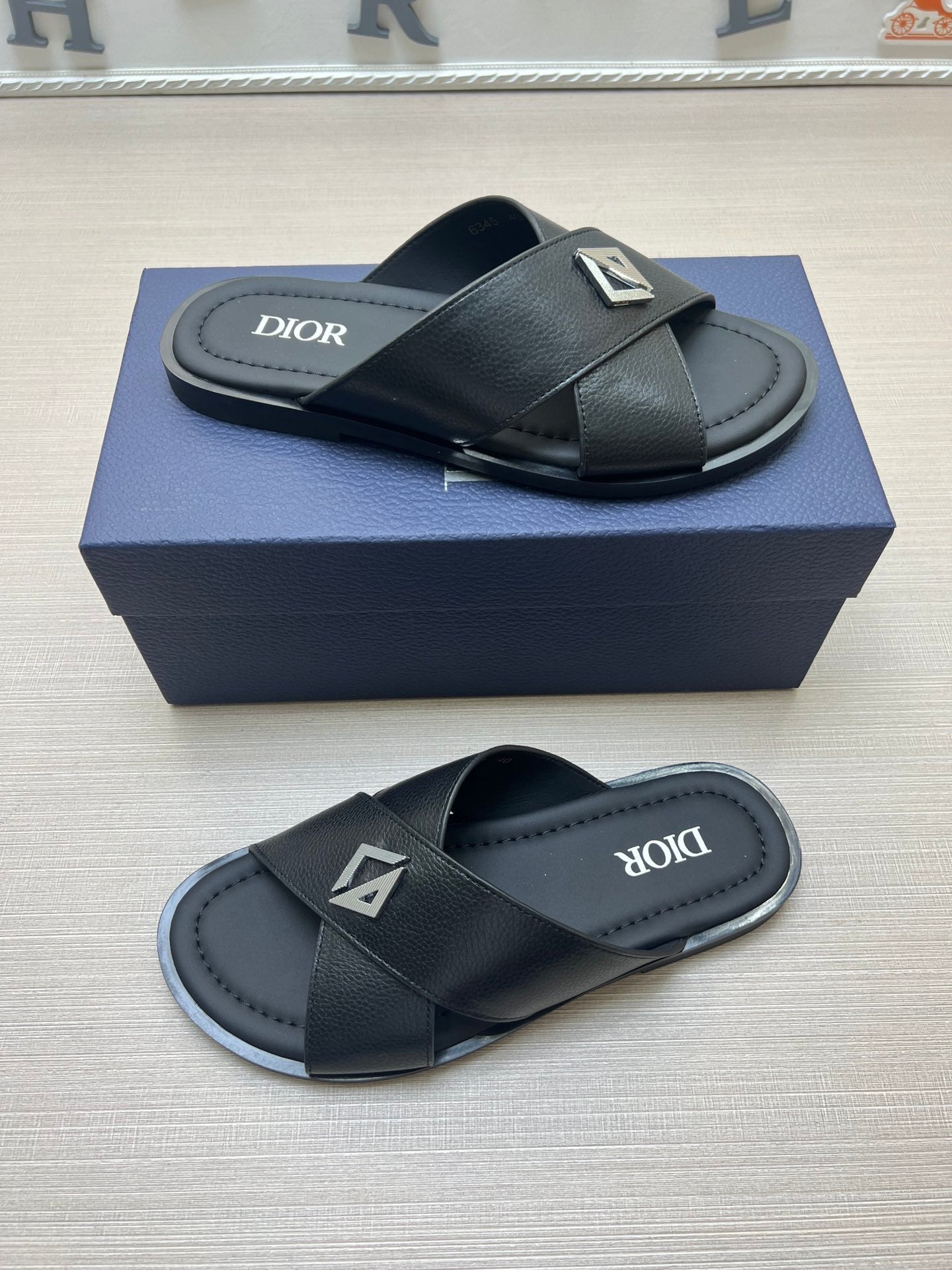 54D77ZDE Stylish slippers