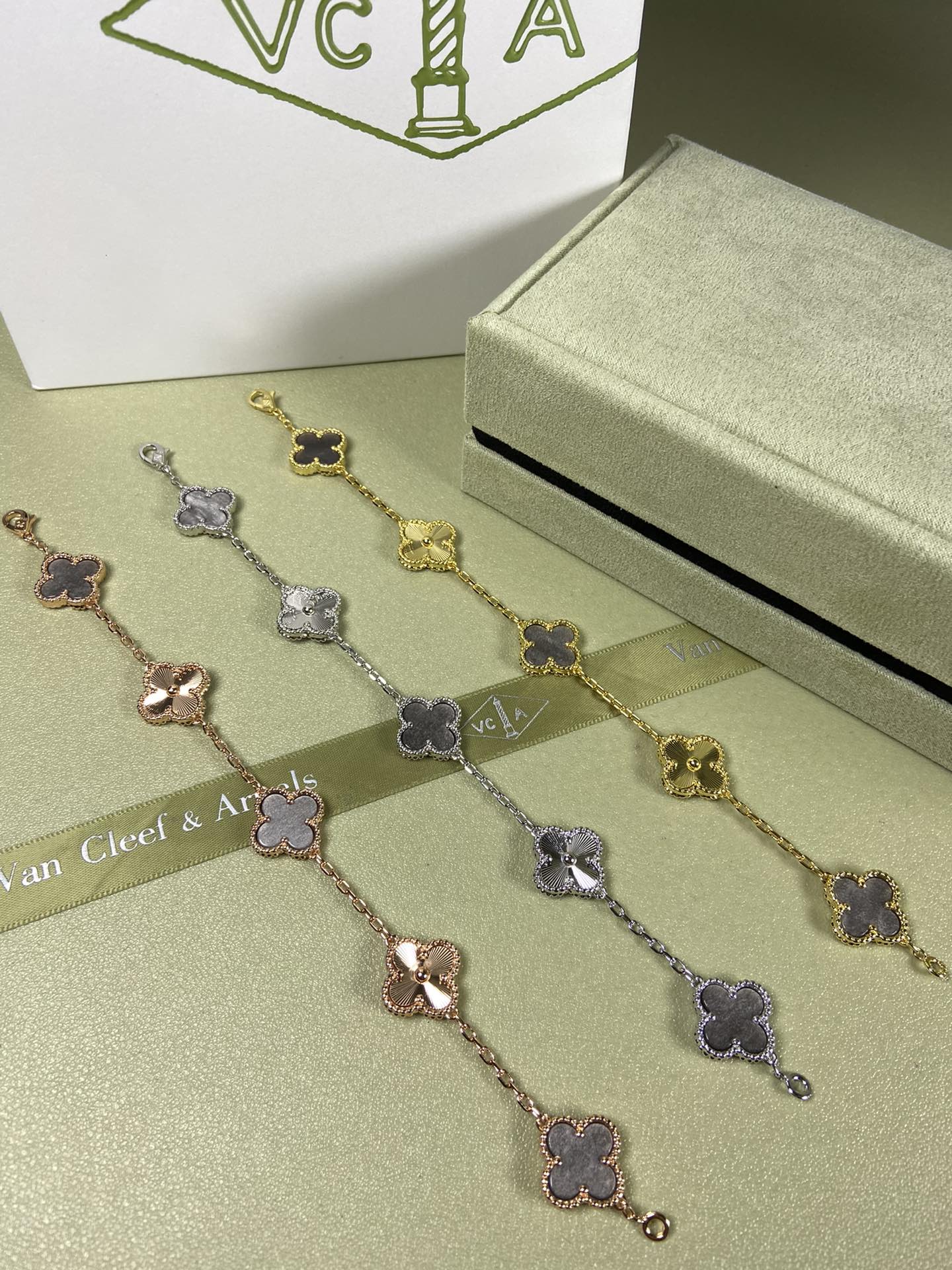 5XVA181KDE Stylish bracelets  5 flowers normal size1.5cm flower