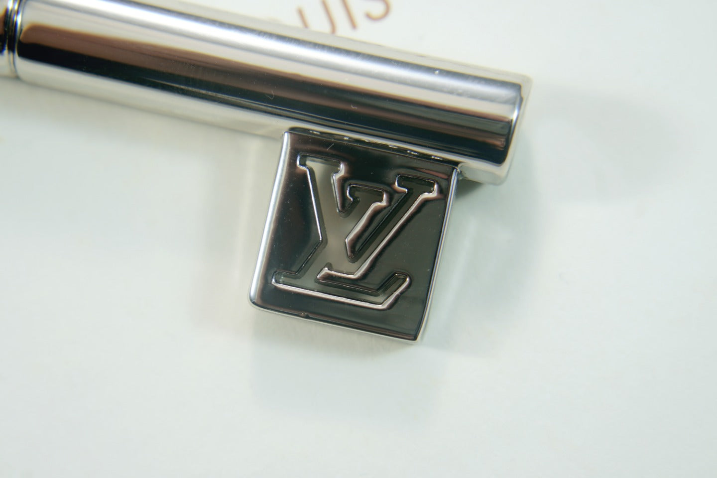 3RE20ADE Stylish key closure