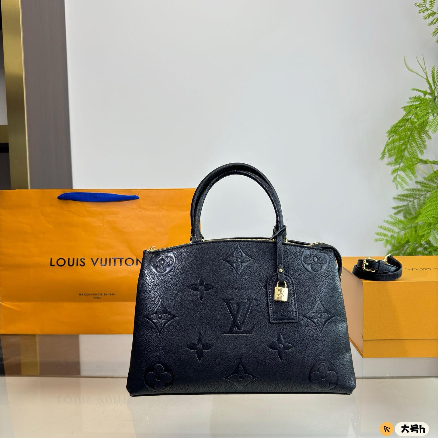 6EX15BDE Stylish leather bag