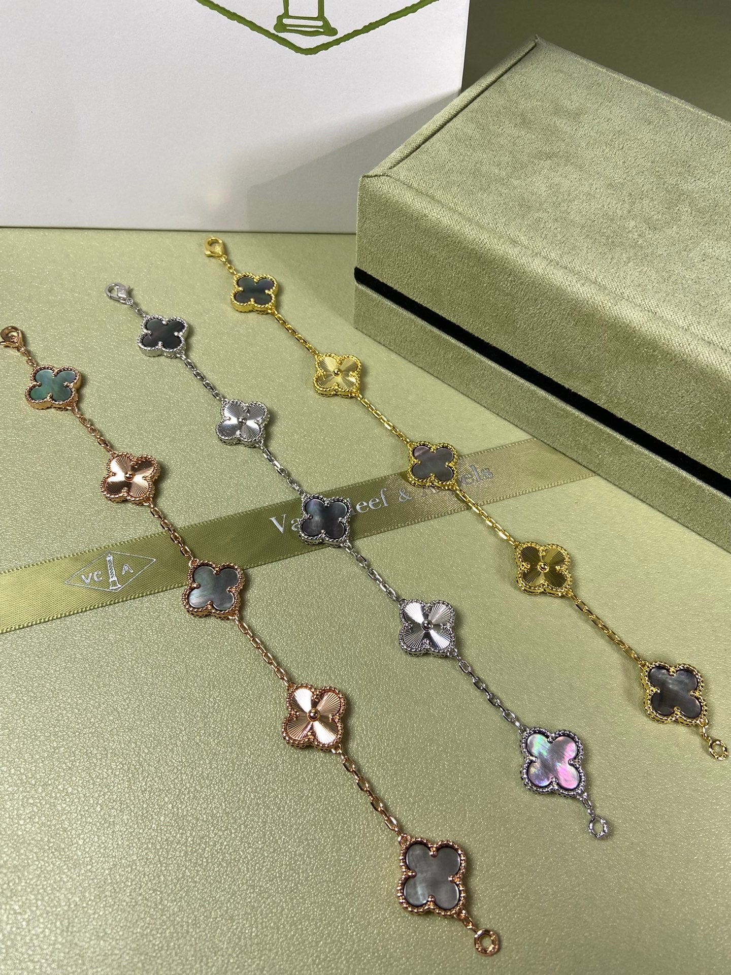 5XVA181KDE Stylish bracelets  5 flowers normal size1.5cm flower