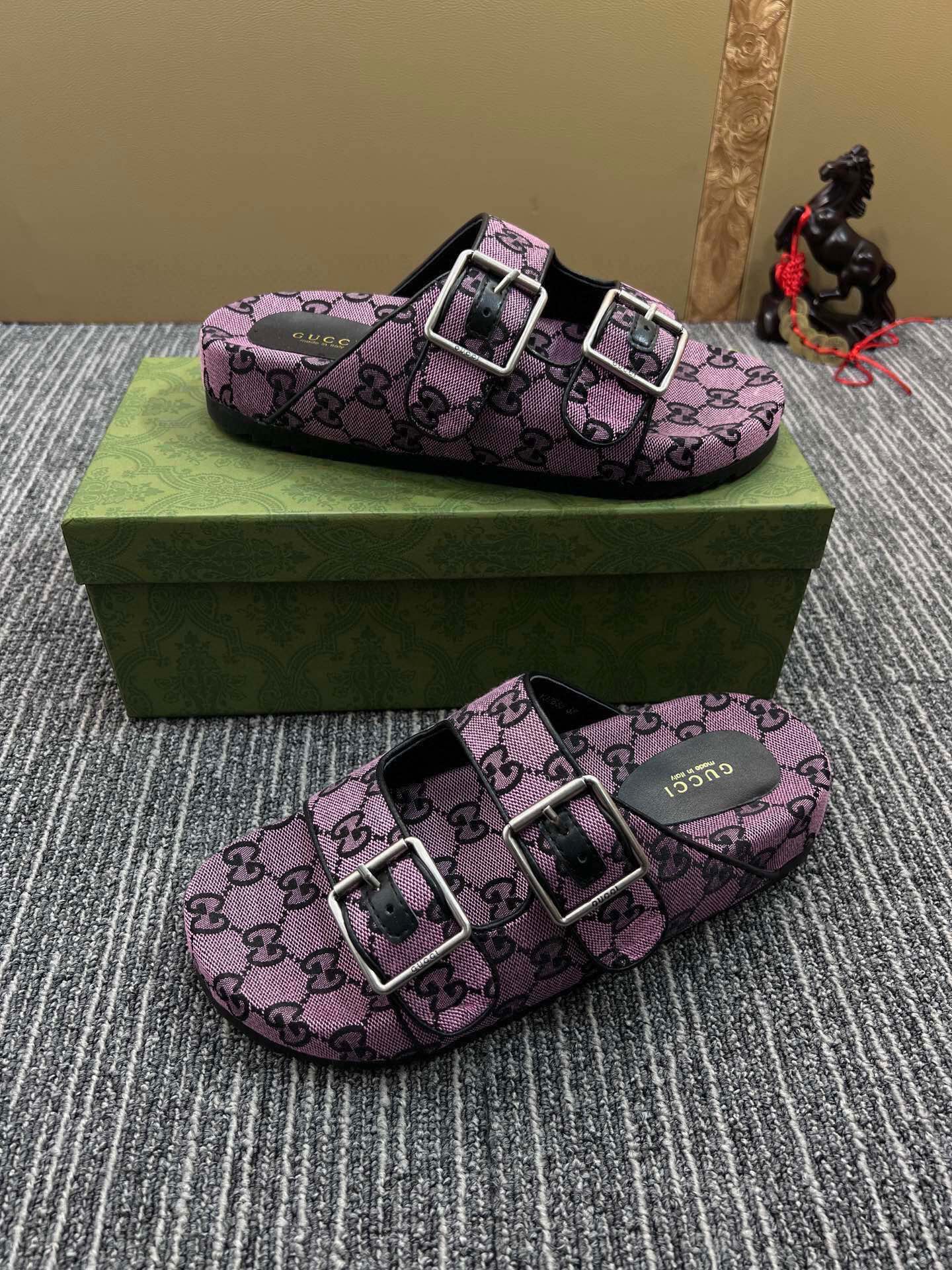 54B123ZDE Stylish slippers
