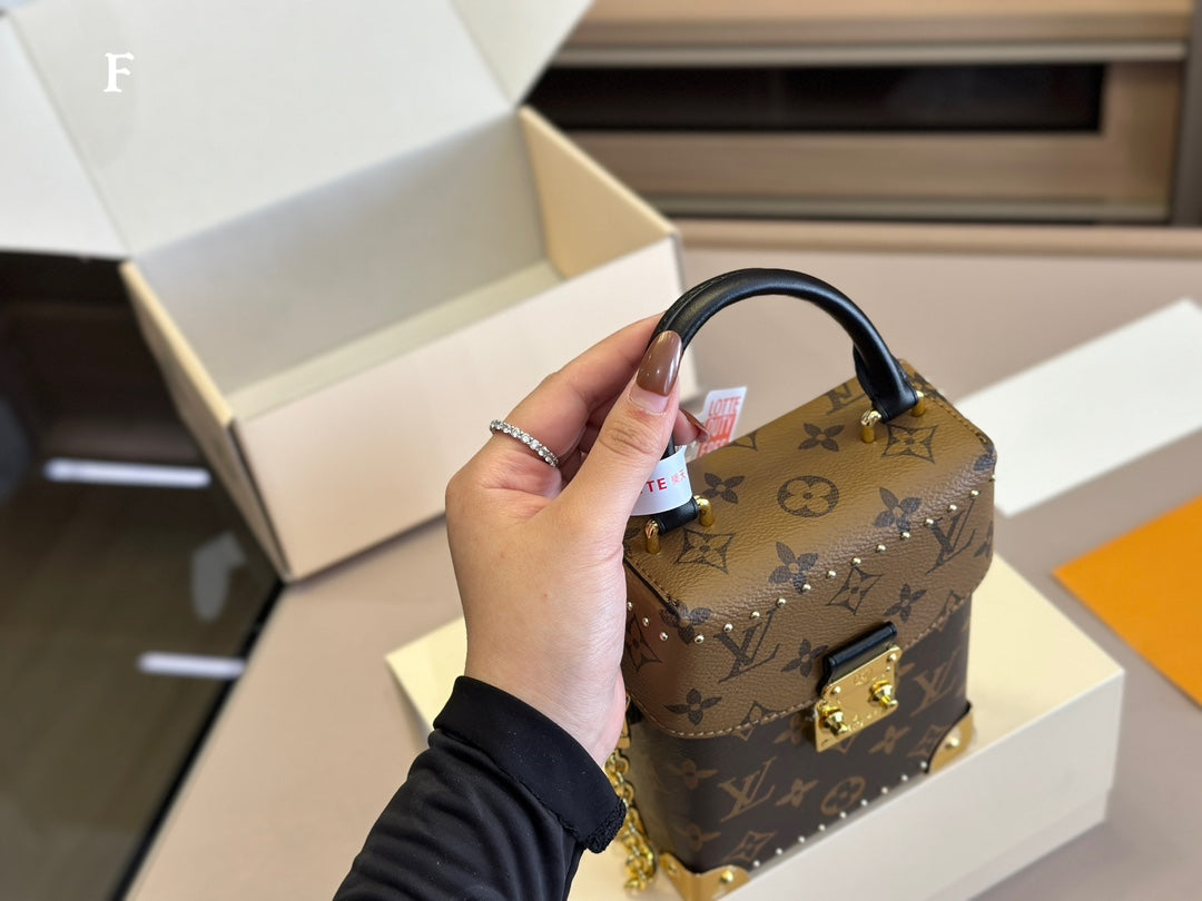 6XE135BDE Stylish leather bag 