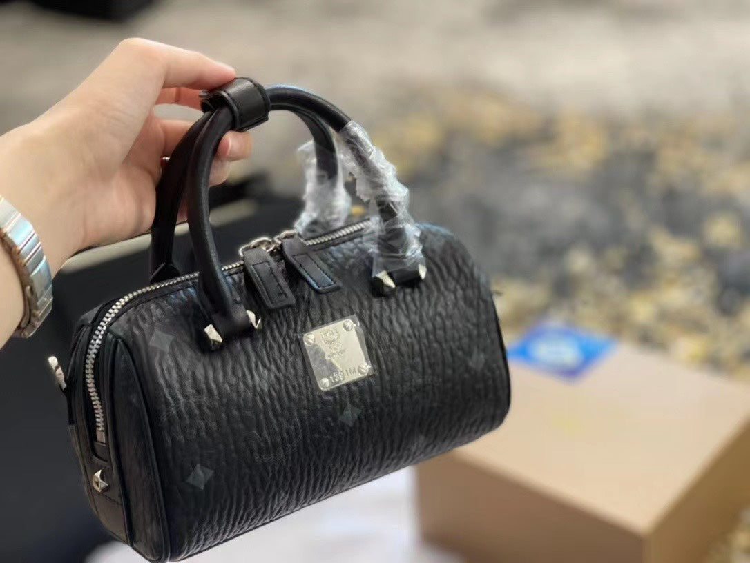 2XE142BDE Stylish leather bag 