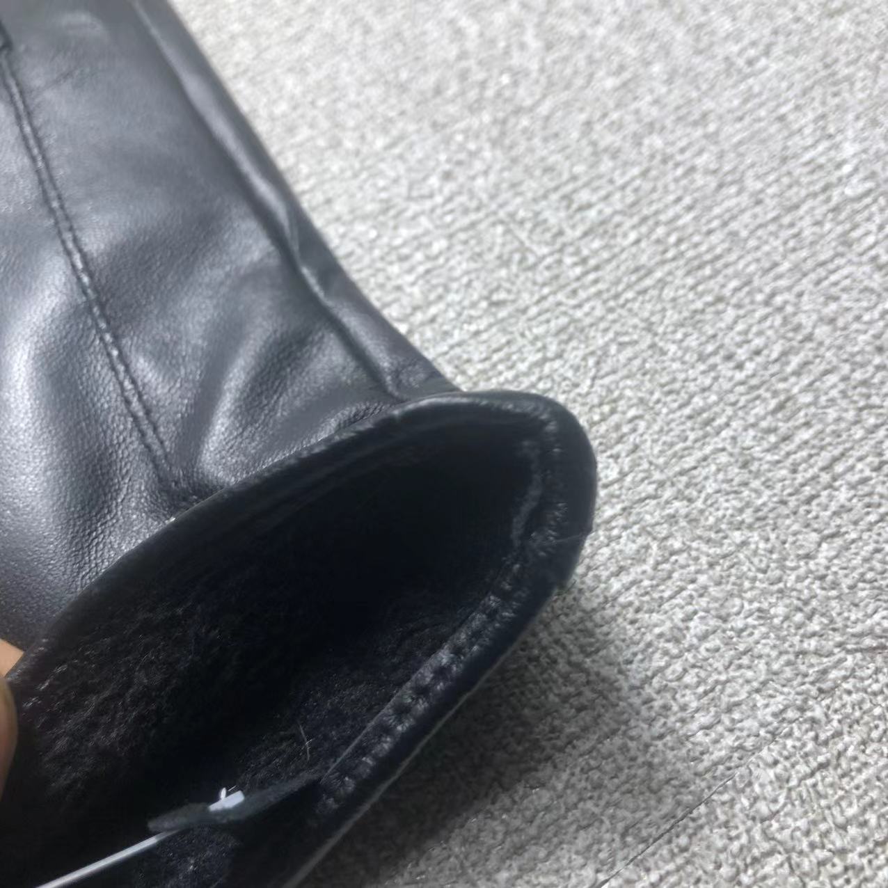 24PD83SDE Stylish gloves