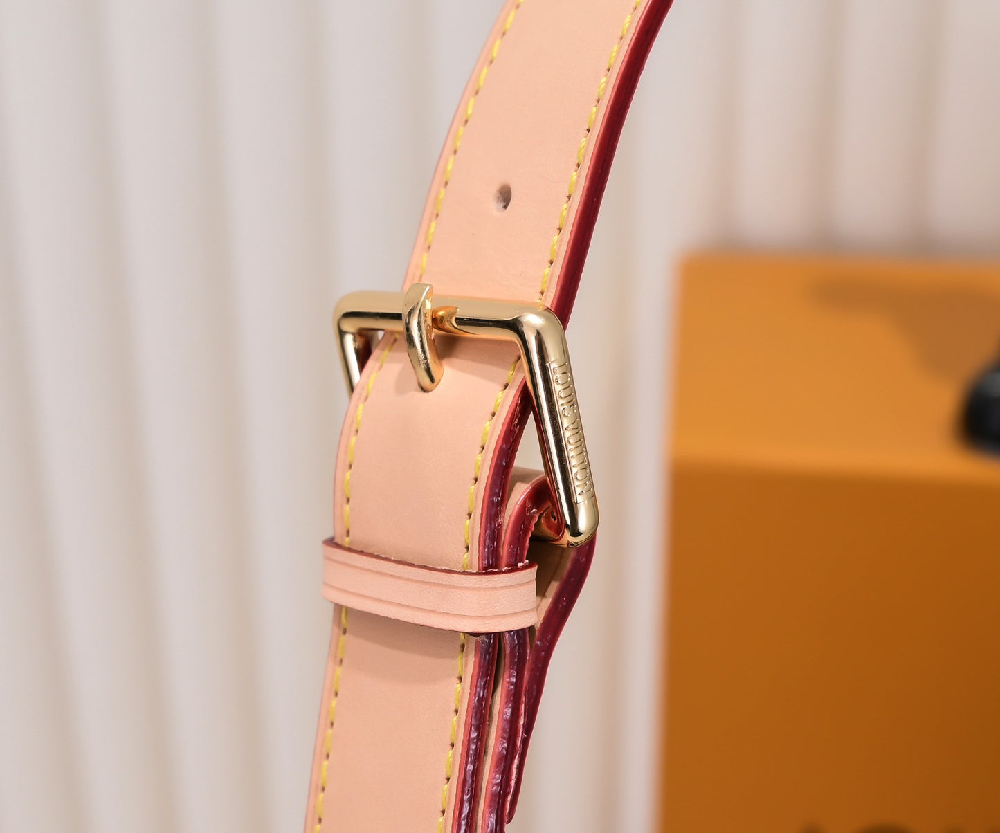 1XE63BDE Stylish leather bag 