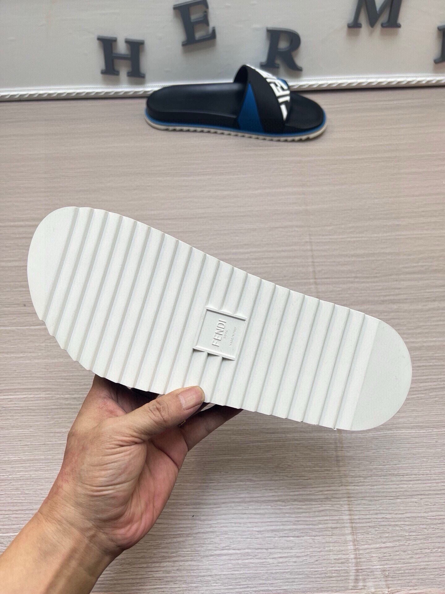 535ZF283ZDE Stylish Slippers