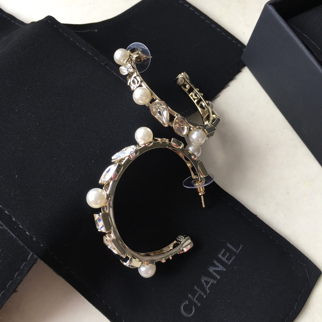 14C115EDE Stylish Earrings