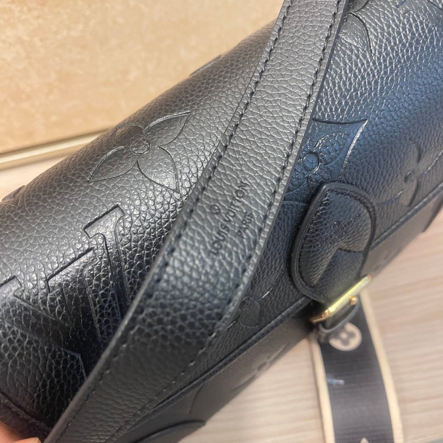 2XE028BDE Stylish leather bag 