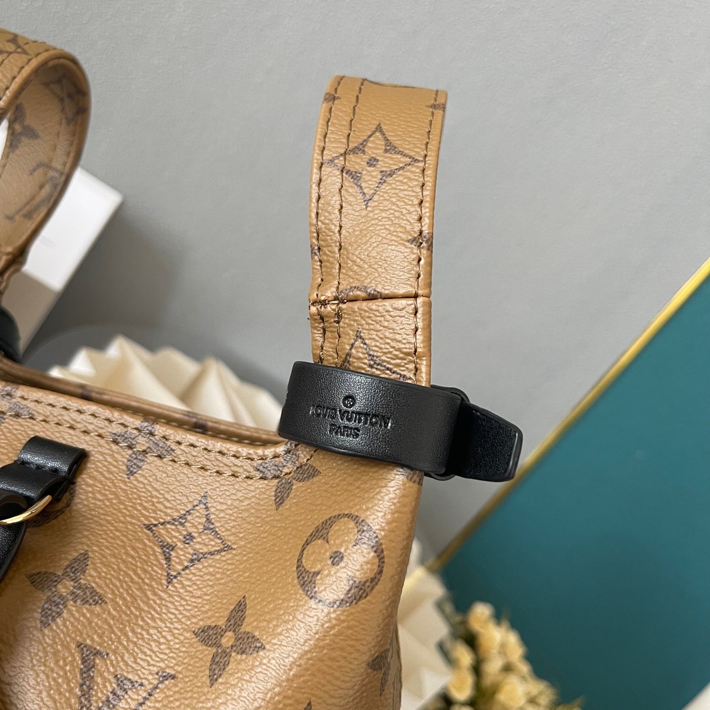 2WE21BDE Stylish leather bag